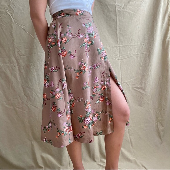 The Wrapped Bouquet Midi Skirt 💐 - Picture 3 of 6